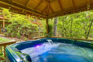 Drifting Feather Mountain Cabin Waterfront Deck - 8