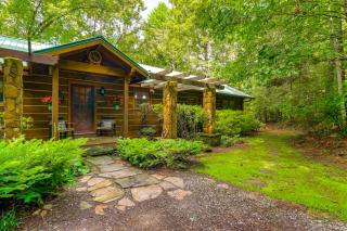 Drifting Feather Mountain Cabin Waterfront Deck - 7
