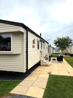 Peaceful 8-Berth Caravan Retreat Pet Friendly - Malvern View Holiday Park - 0