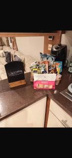 Peaceful 8-Berth Caravan Retreat Pet Friendly - Malvern View Holiday Park - 5