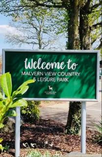 Peaceful 8-Berth Caravan Retreat Pet Friendly - Malvern View Holiday Park - 4