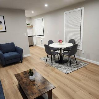 King Bed | Walk to it all! Stadium District Oasis - 6