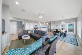 Beachfront Bliss with Views from Every Room - 6