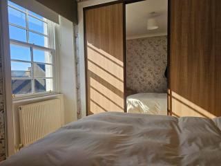 Charming Biggar High Street Retreat - 2 Bedrooms - 6
