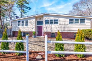 Stylish Hyannis Hideaway 5 min from Main St - 6