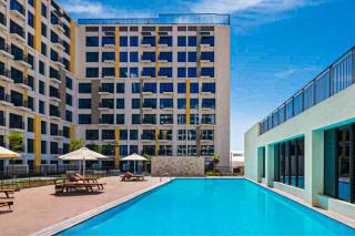 Bright Modern Studio in Town Square - 0