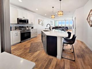 Sunset Shores 4BR Lake Escape Family Friendly - 8