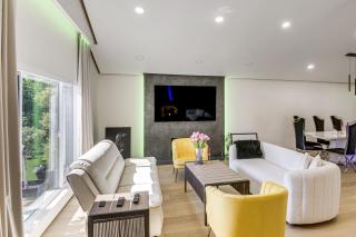 < 2 Mi to CSUN! High-End Retreat w/ Outdoor Oasis - 5