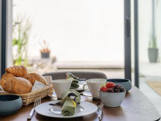 Chambre spacieuse avec terrasse et piscine - FR-1-306-1345 - 1