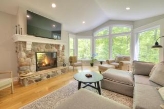 Pool, Hot Tub & Screened Porch - Fireplace Overlooking Wooded Ravine - 7