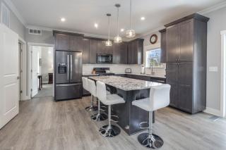 Year Round Pool & Hot Tub, Fire Pit, Clubhouse & Marina - 3
