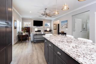 Year Round Pool & Hot Tub, Fire Pit, Clubhouse & Marina - 2