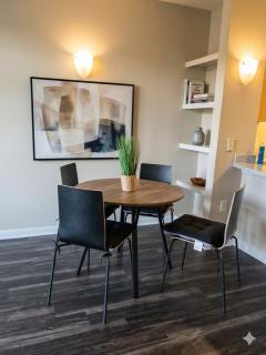 Comfy King Apartment Near Legacy West King Bed, Pool & Gym - 1