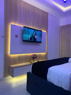 Luxury Bed apartment at lekki phase 1 - 5