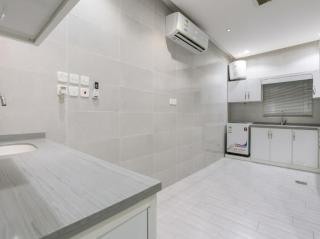 شقة فندقية علوية داخل فيلا سكنية حي الرمال دخول ذاتي - 2