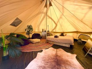 Forest Glamping Retreat with Hot Tub & Fire in Red River Gorge, Wooded with Full Bath House - 9