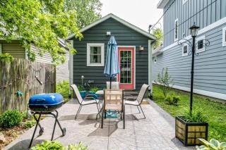 Charming Fountain Square Home 2 Bedroom BBQ Family Friendly - 0