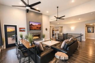 Exclusive Retreats 6 Bedroom 6 Bath Desert Paradise with Private Heated Pool - 4