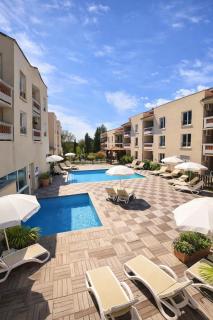 Le Familial - T3 piscine, climatisation & balcon - 9