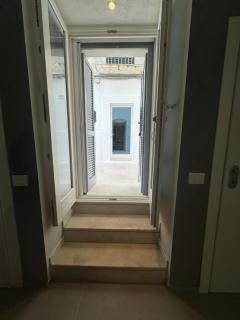 Noah Suite & Apartments - 9