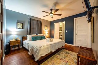 Charming Fountain Square Home 2 Bedroom BBQ Family Friendly - 8