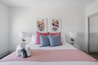 Be A Nomad - 2BR Beach Apartment - 1-Min Walk to Sand - Sleeps 4 - 7