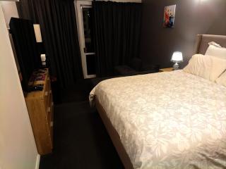 Smart Stay Guest Suite - 8 Min to Airport - Convenient Location - 2