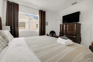 Artful 4BR Family Retreat - 2