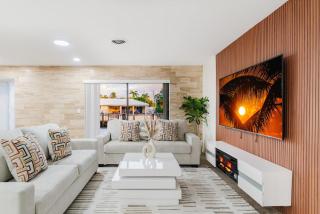 Pompano Beach Villa Waterfront with Heated Pool and Docking - 0