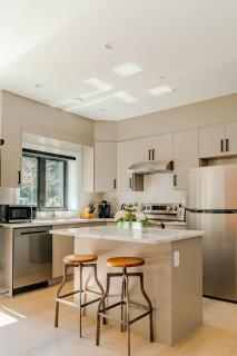 Modern 2BR Coach House, West Van- New Construction - 8