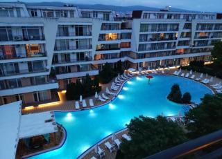 Luxury Penthouse Studio with Outdoor Hot Tub and Panoramic Views - 0