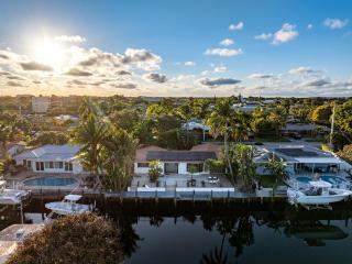 Pompano Beach Villa Waterfront with Heated Pool and Docking - 7