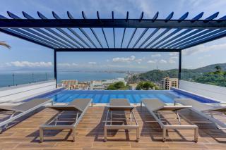 Ocean View Retreat-Rooftop Deck & Panoramic Views - 0