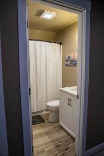 King Bed, Walk to UE, New Reno, Spacious, Parking - 2