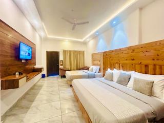 The Edge Heavan Resort - Luxury Rooms With Open Terrace Near JW Marriott - 1