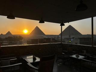 nova pyramids inn - 3