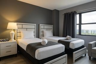 3704 Fully remodeled & modern Enclave at Unviersal - 4