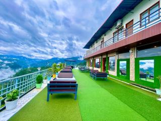 The Edge Heavan Resort - Luxury Rooms With Open Terrace Near JW Marriott - 0