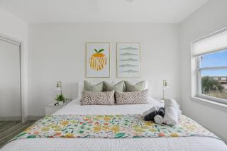 Be A Nomad -1 Min to Jacksonville Beach - 2 Bed 2 Bath - Sleeps 6 Free Parking - 2