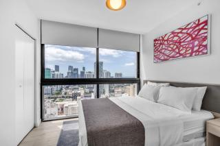 Luxury Downtown 37th Floor Amenities Pool, Gym Parking - 5