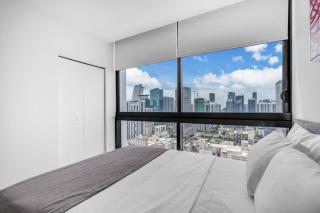 Luxury Downtown 37th Floor Amenities Pool, Gym Parking - 7