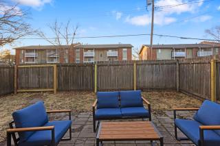Spacious 5 Bedroom Home 33 - 1