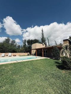 Casa quinta con pileta zona polo club y autodromo RIO IV - 0