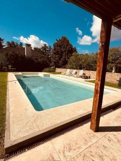 Casa quinta con pileta zona polo club y autodromo RIO IV - 5