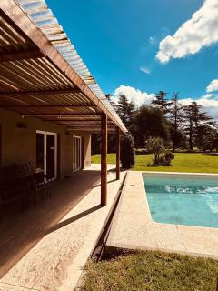 Casa quinta con pileta zona polo club y autodromo RIO IV - 4