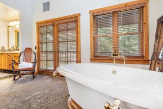 Fox Hollow - hot tub, back lawn, wood fireplace - 2
