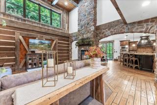 Hidden Mountain Luxury Lodge, Close to ski runs, Hot Tub , Theater - 8