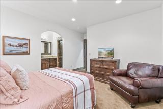 Hidden Mountain Luxury Lodge, Close to ski runs, Hot Tub , Theater - 1