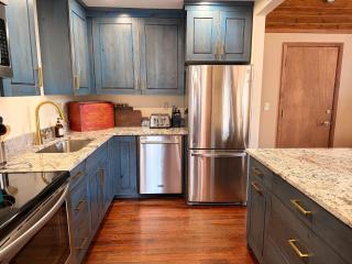 Hillside Hideaway - Hot Tub, Sauna, Kids loft - 6