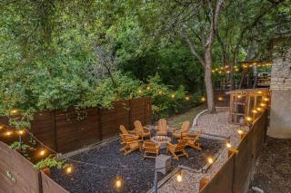 4BR Outdoor Dining with Game Room that Sleeps 12 and 15 min from DT - 0